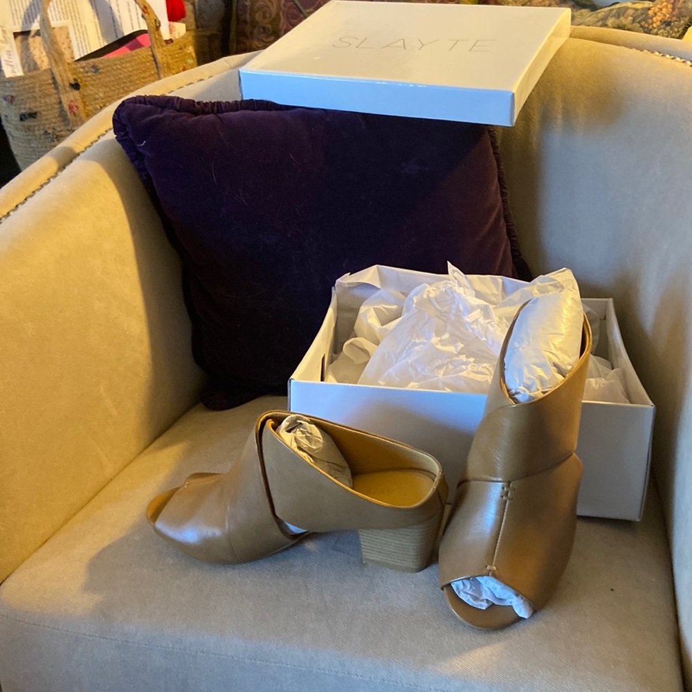 Slayte shoes Tan nwt bootie